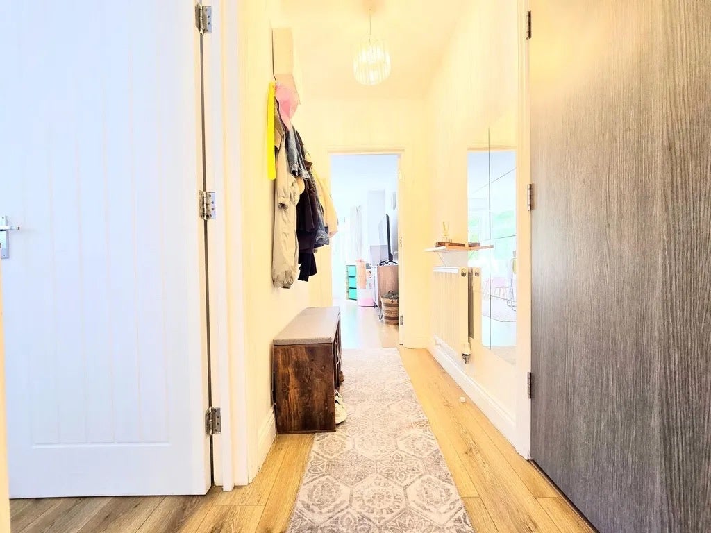 House Broomfield Lane in Greater London