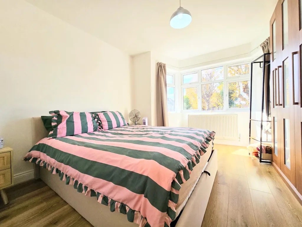 House Broomfield Lane in Greater London