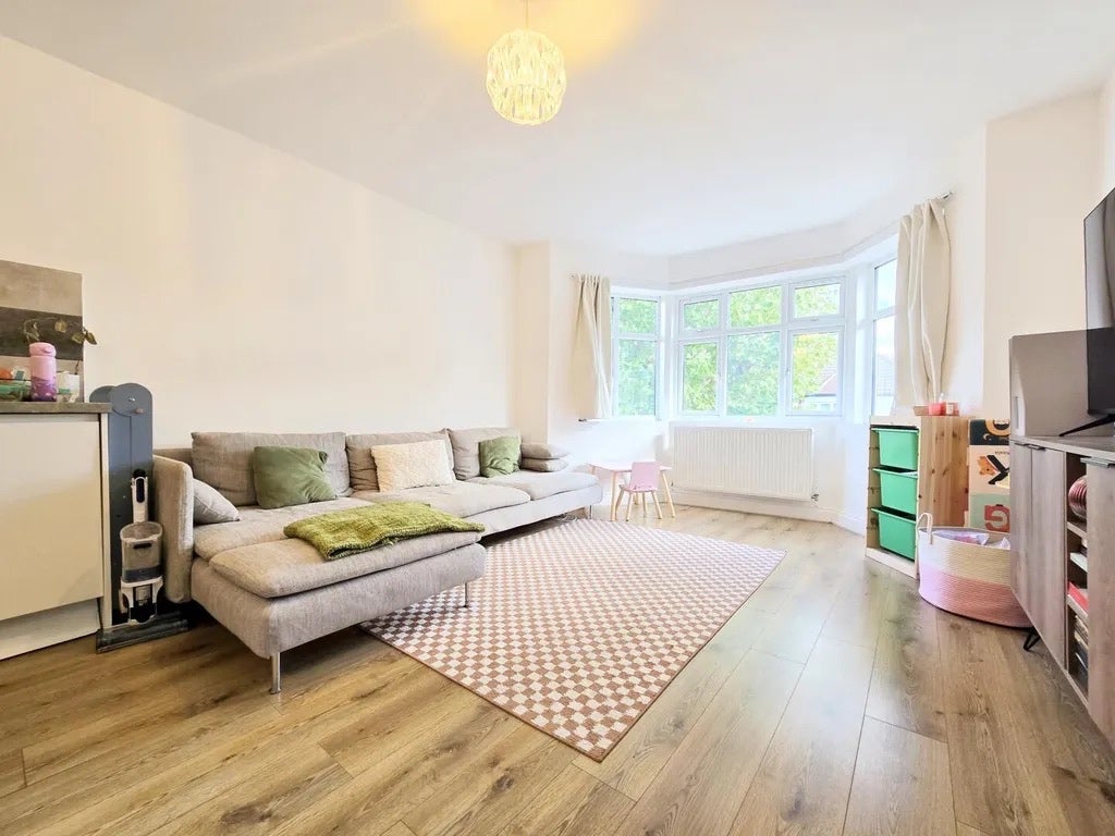 House Broomfield Lane in Greater London