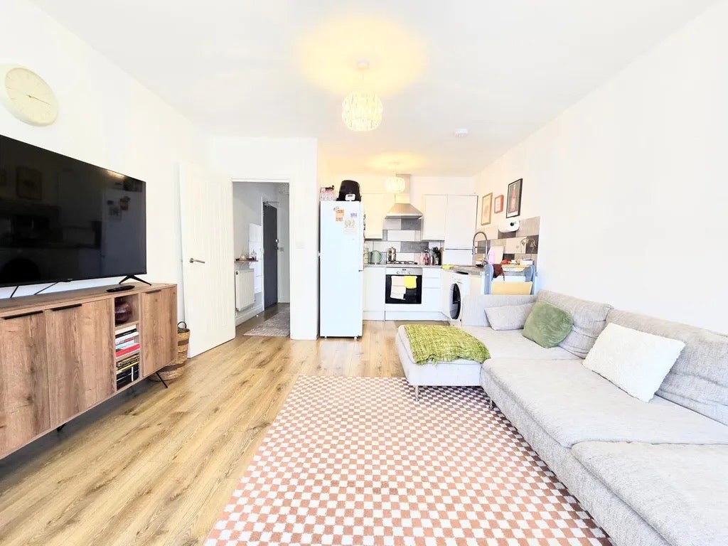 House Broomfield Lane in Greater London