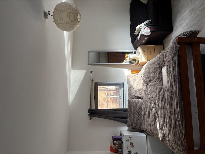 Room Heaton Road in Manchester
