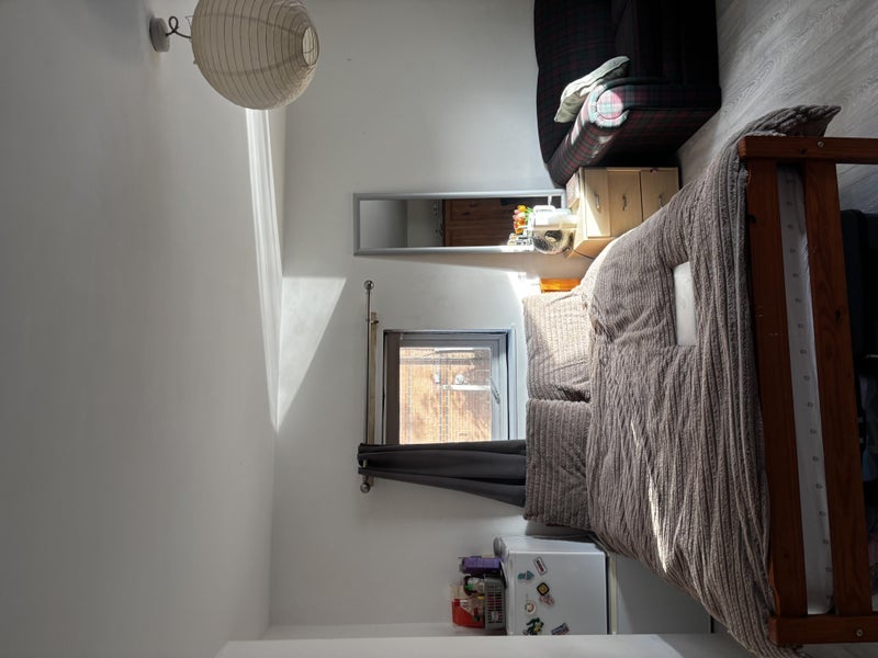 Room Heaton Road in Manchester
