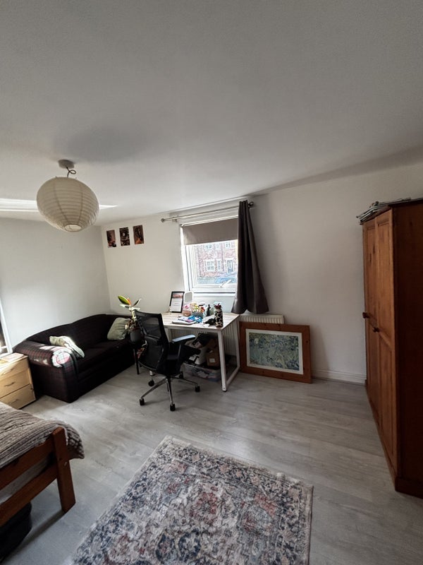 Room Heaton Road in Manchester