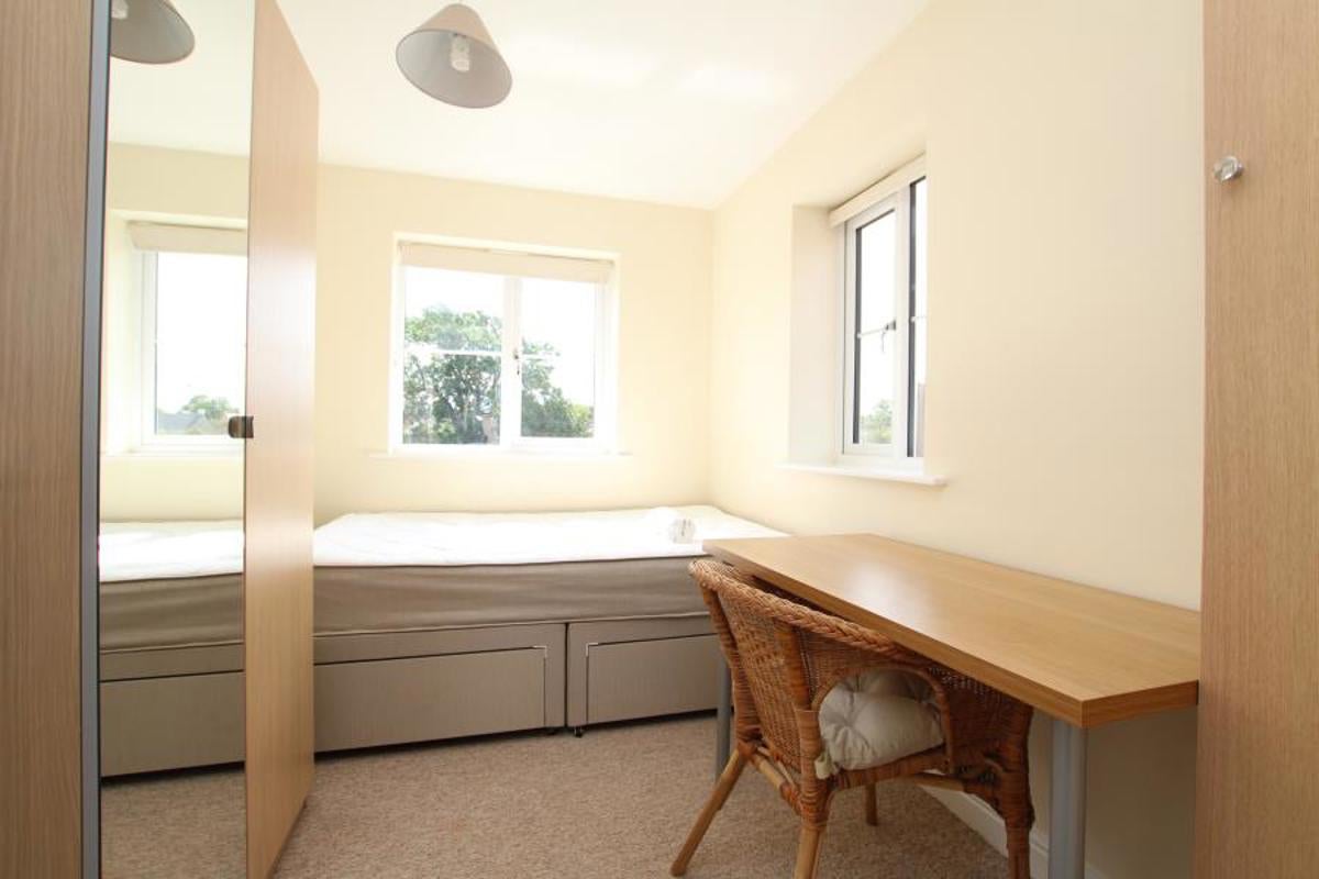 House Foxglove Close in Bristol