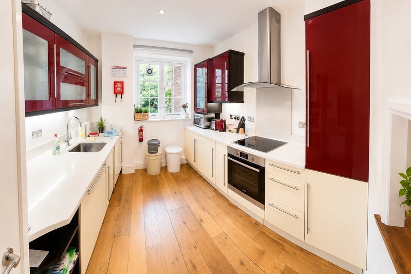 Room Charlbert Street in City of Westminster