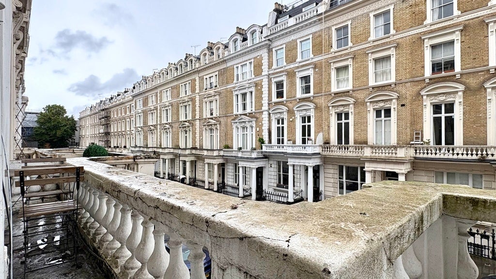Flat Clanricarde Gardens in Greater London