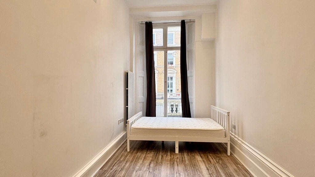 Flat Clanricarde Gardens in Greater London