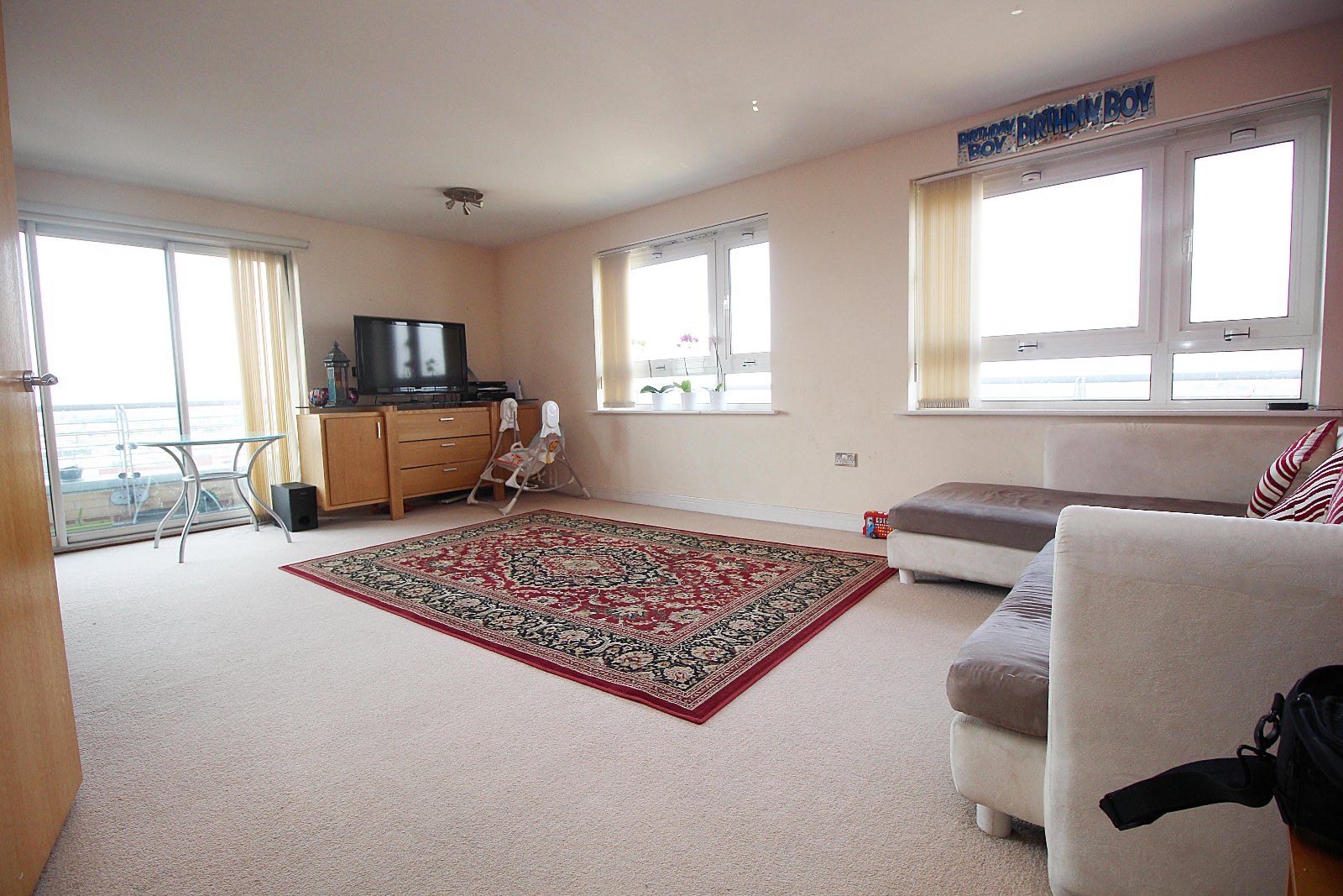 Flat Hainault Street in Greater London
