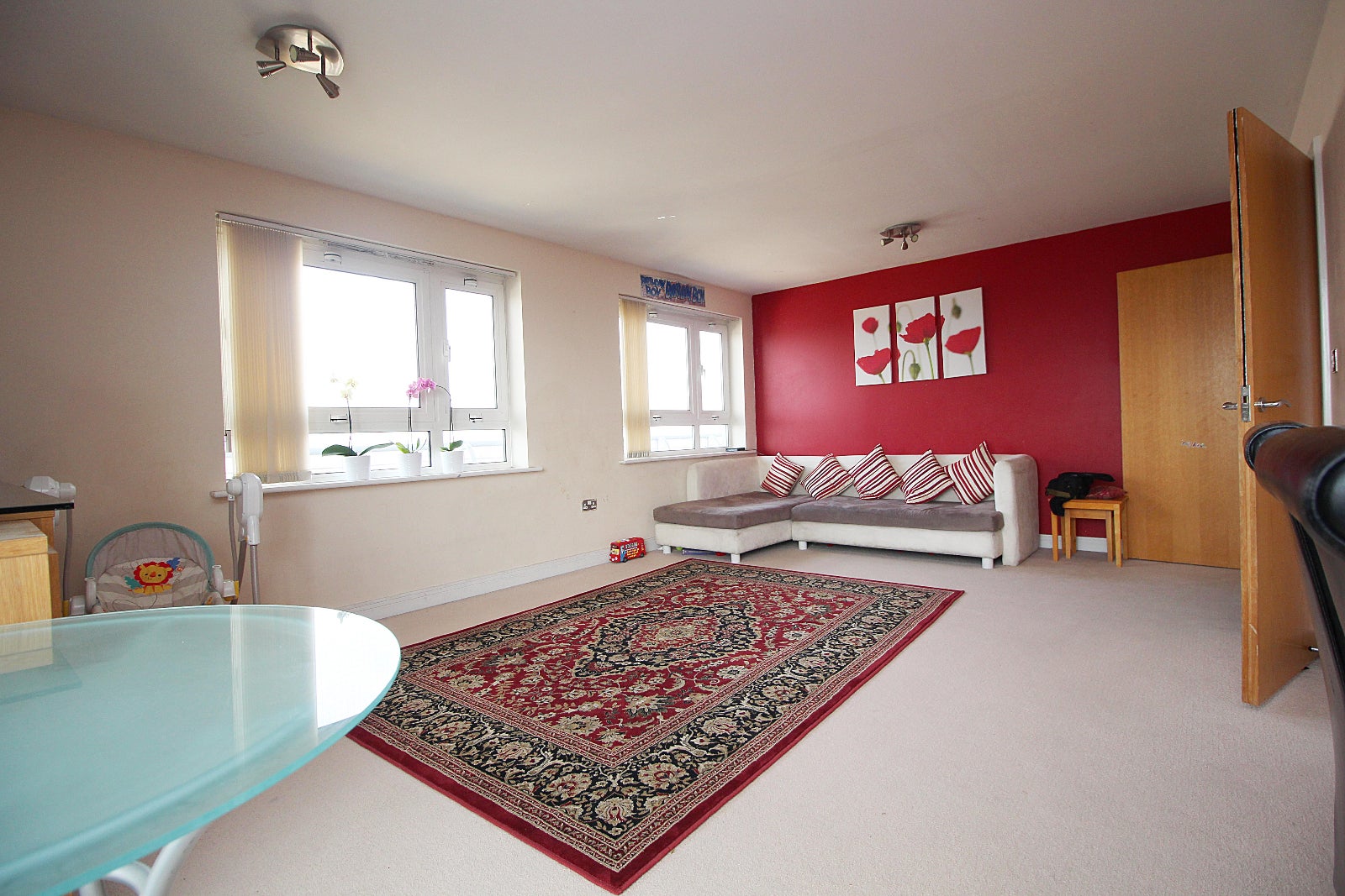 Flat Hainault Street in Greater London