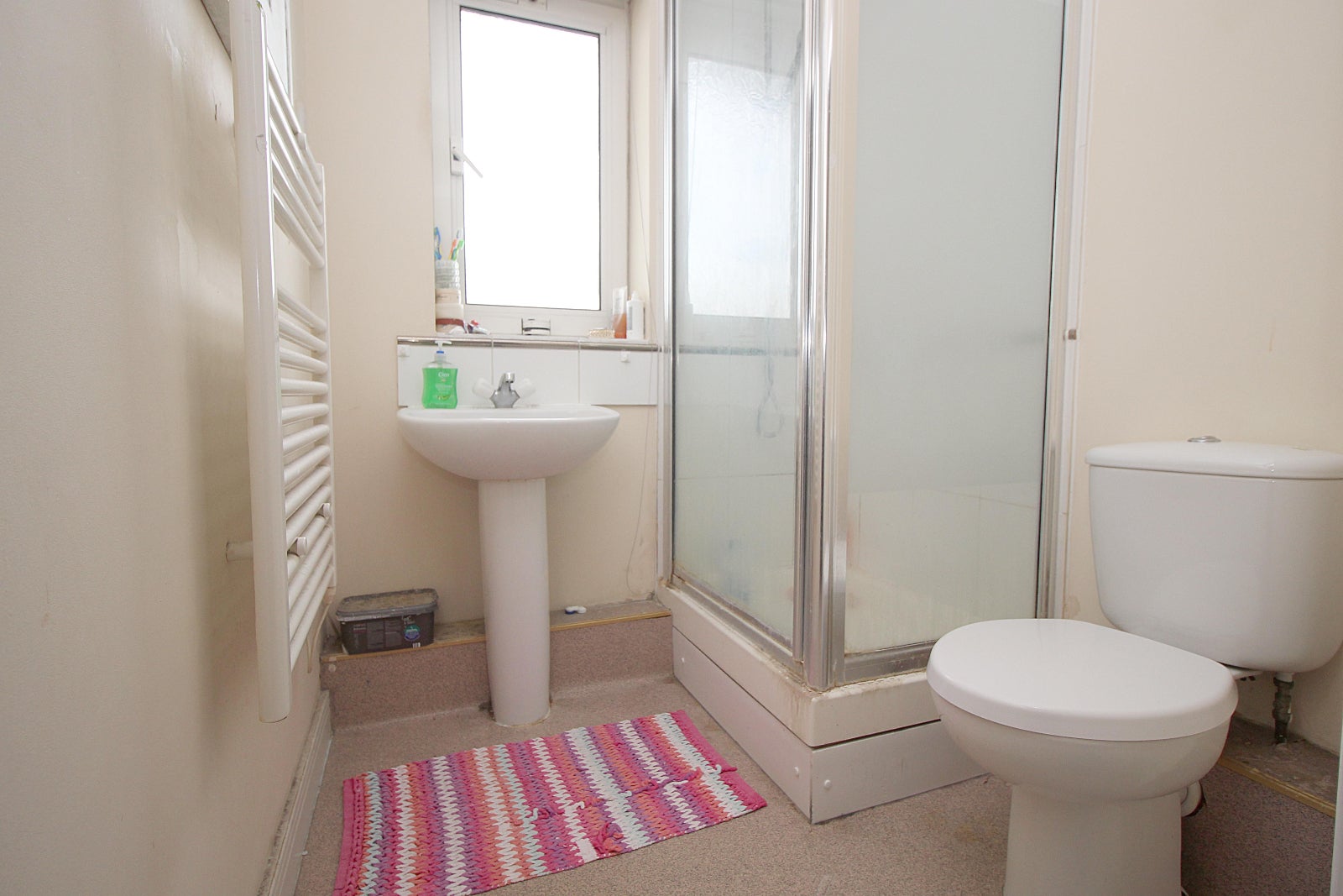 Flat Hainault Street in Greater London