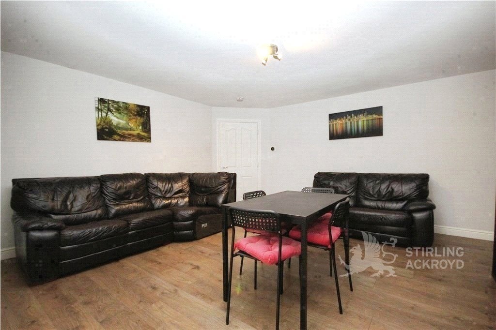 Room Mangles Road in Guildford