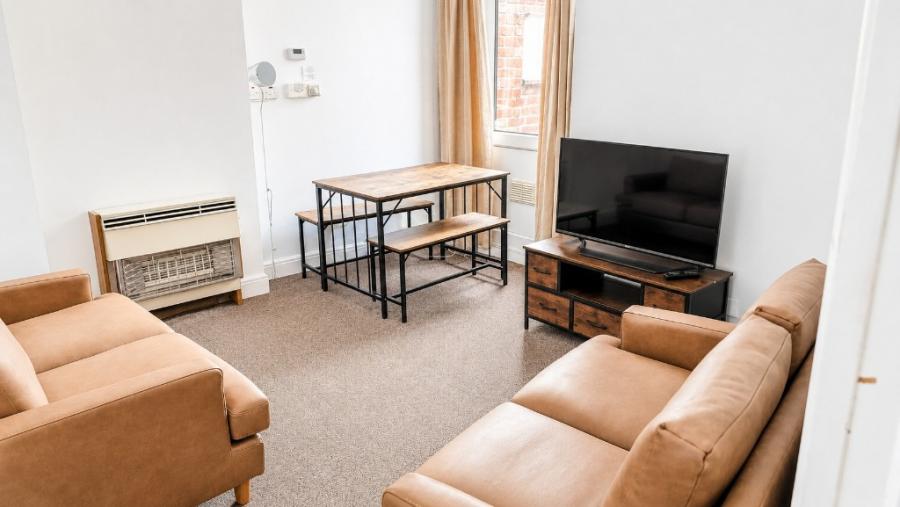 Room St Ives Road in Manchester