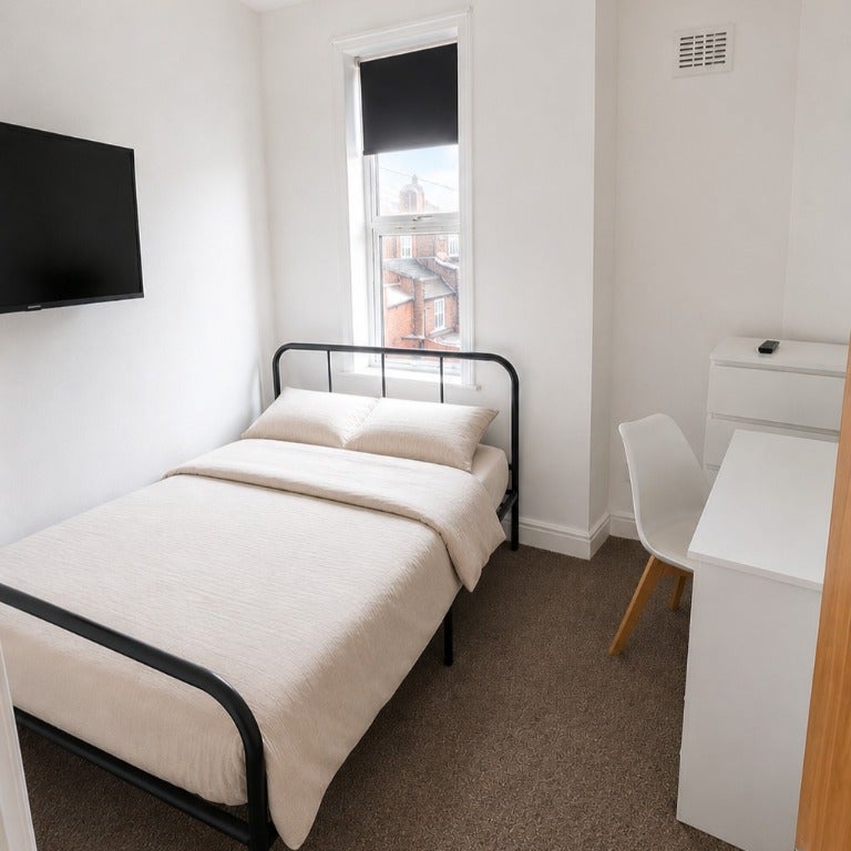 Room St Ives Road in Manchester