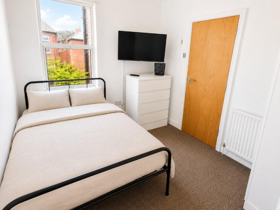 Room St Ives Road in Manchester