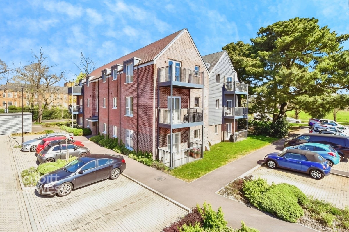 Flat Station Road in Tunbridge Wells
