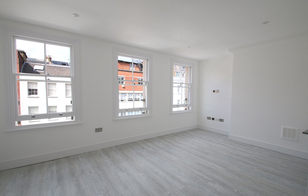 Flat Charlotte Street in Greater London