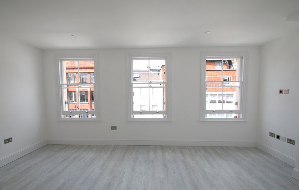 Flat Charlotte Street in Greater London