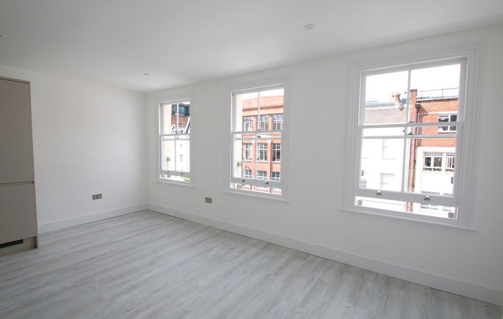 Flat Charlotte Street in Greater London