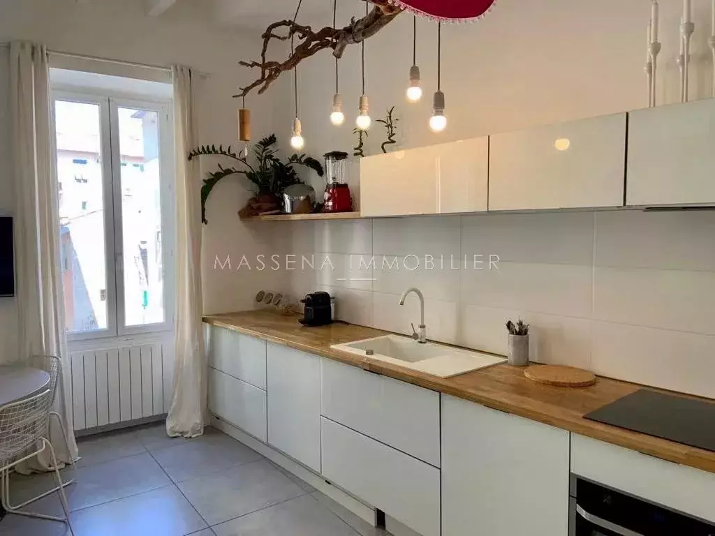 Appartement Place de l'Ile de Beauté à Nice
