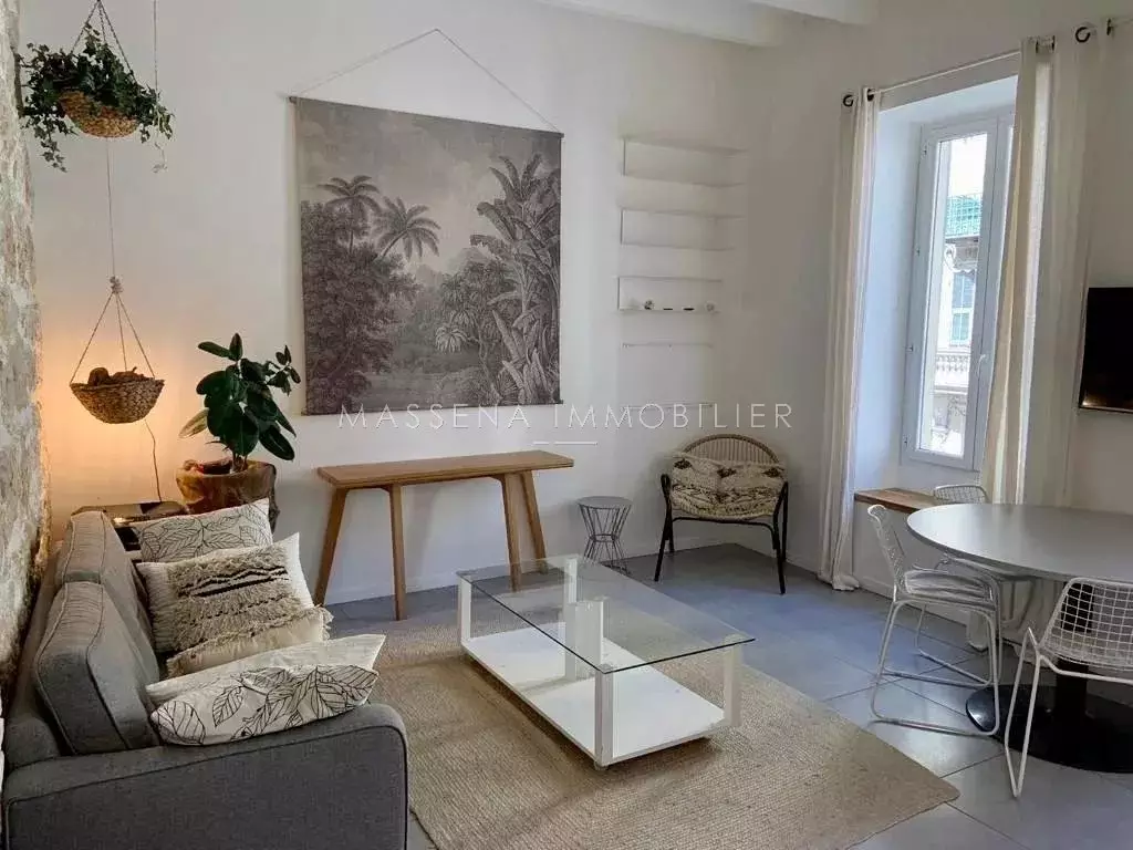 Appartement Place de l'Ile de Beauté à Nice