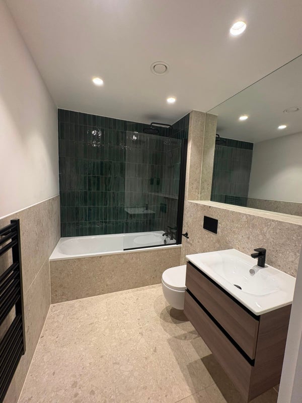 Room Rosebank Way in Greater London