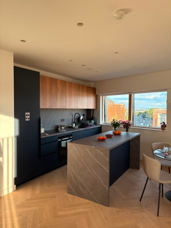 Room Rosebank Way in Greater London