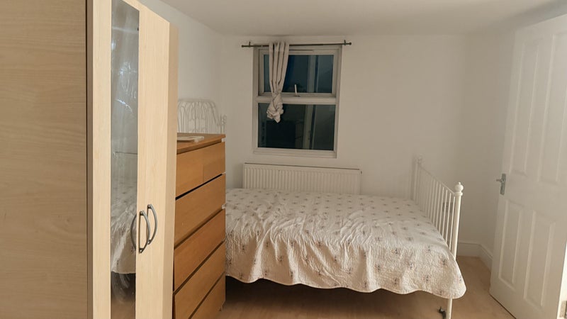 Room Hervey Park Road in Greater London