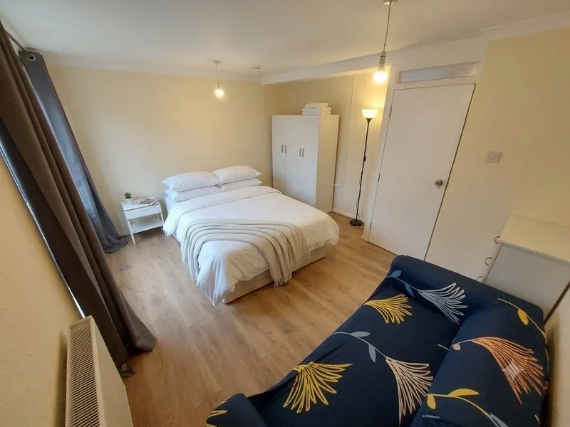 Room Wager Street in Greater London