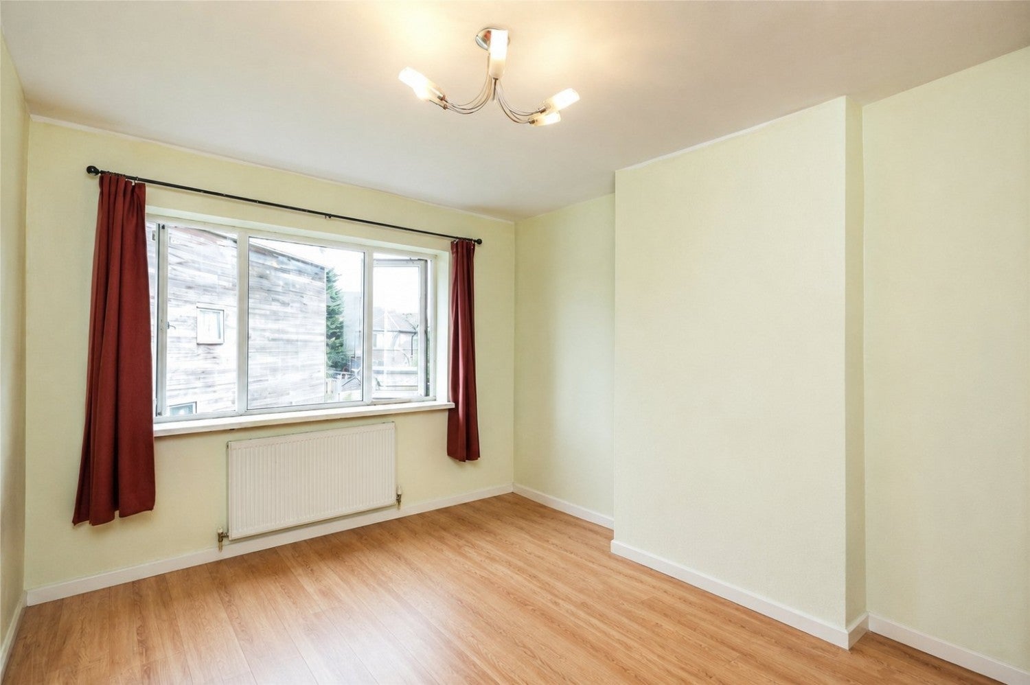 Flat Greenford Road in Greater London