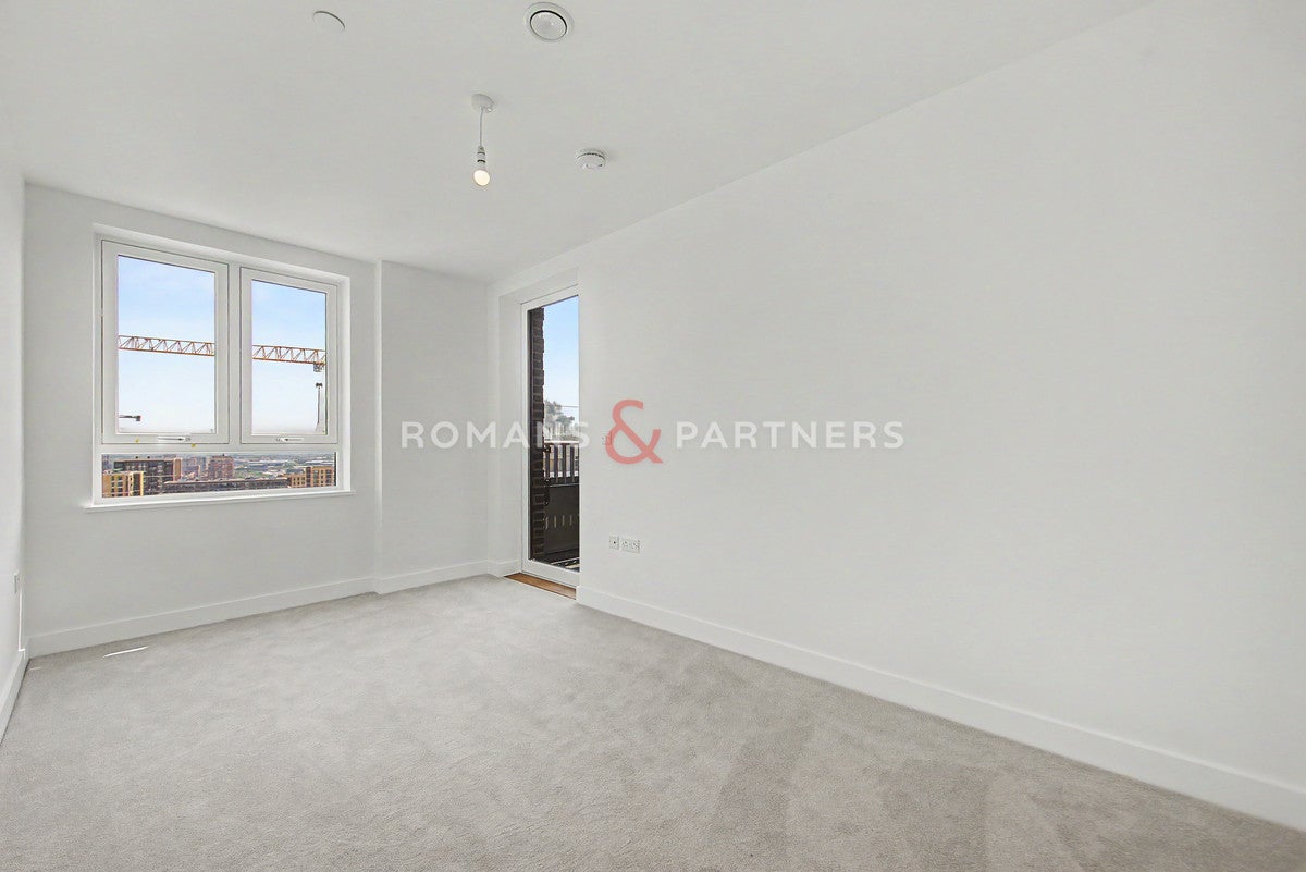 Flat Chequers Lane in Greater London