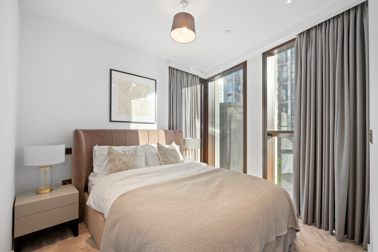 Flat Carnation Way in Greater London