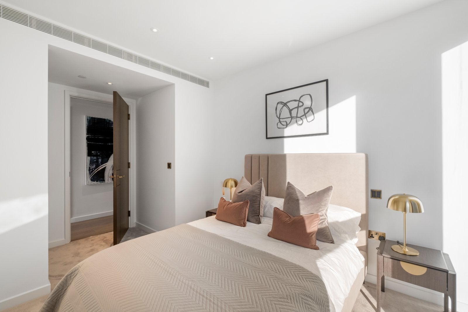 Flat Carnation Way in Greater London