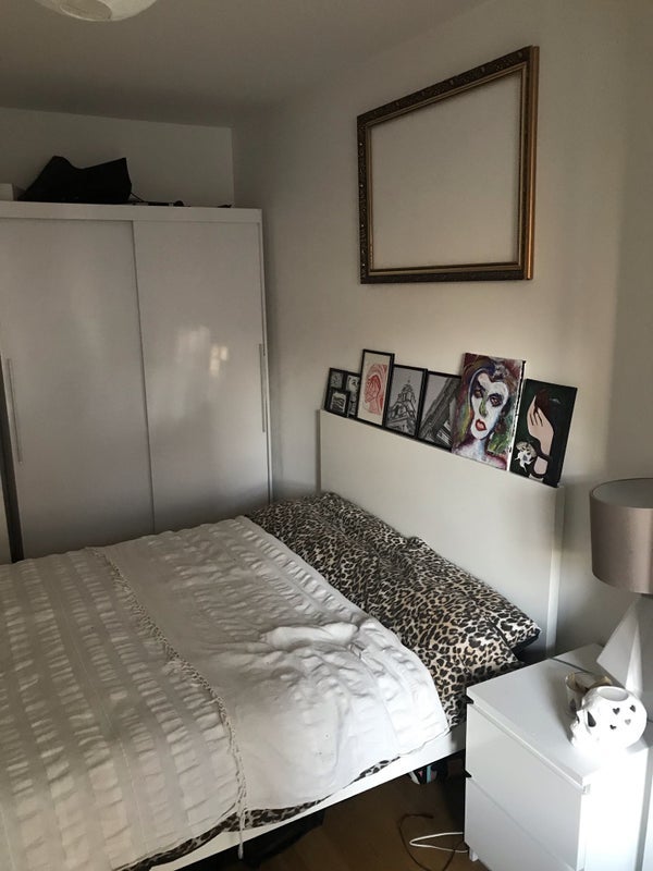 Room Millennium Drive in Greater London