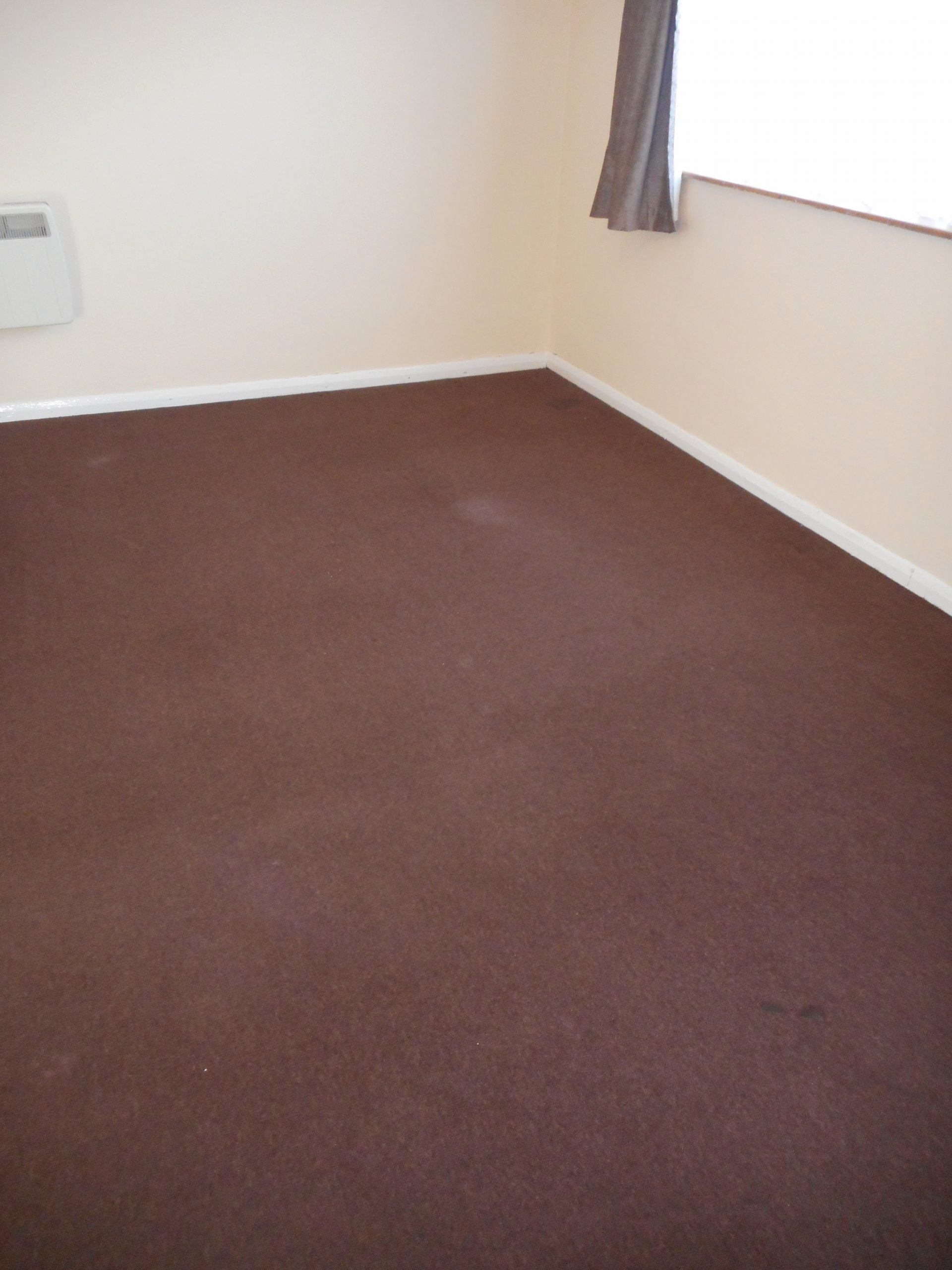 Flat Turner Road in Greater London