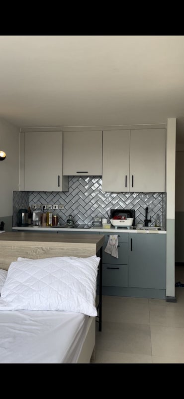 Flat Courland Grove in Greater London