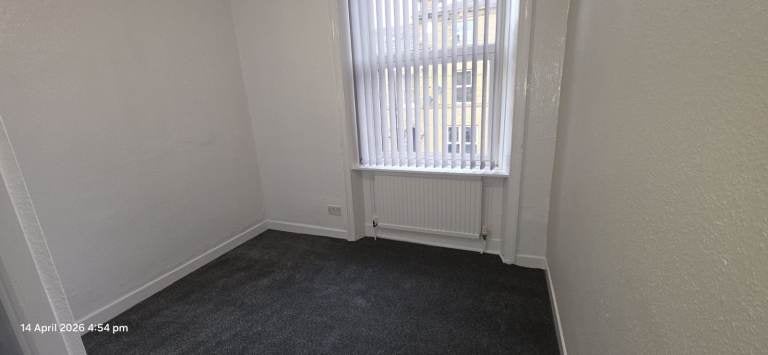 Flat Hallfield Road in Bradford