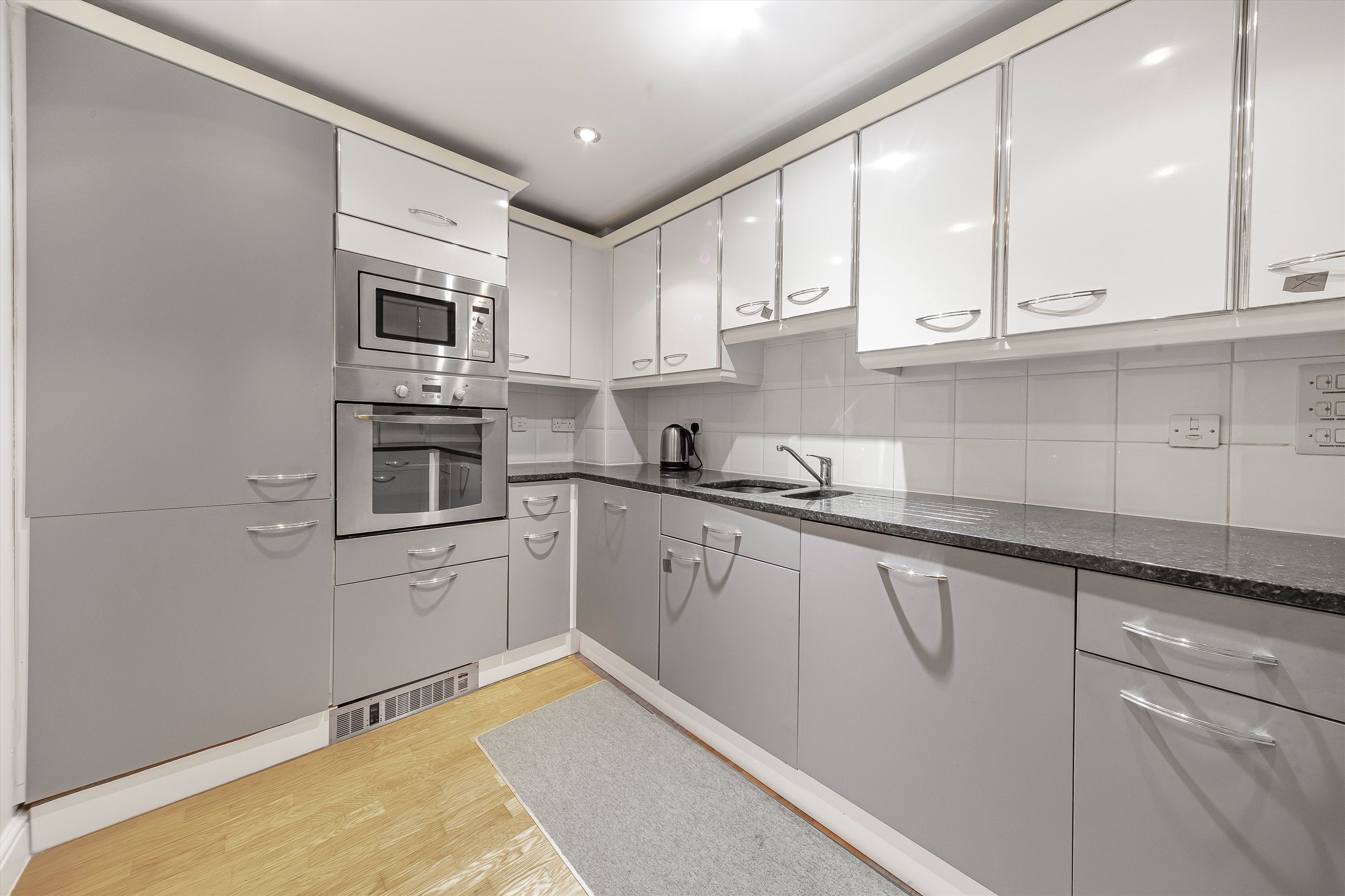 Flat Curlew Street in Greater London