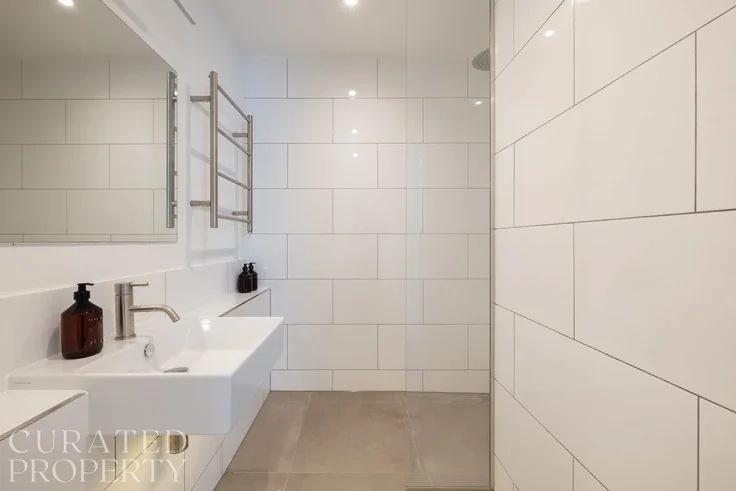 Room Hogarth Road in Greater London