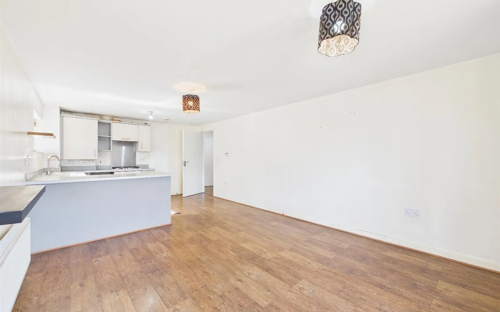 Flat Hopkins Close in Dartford