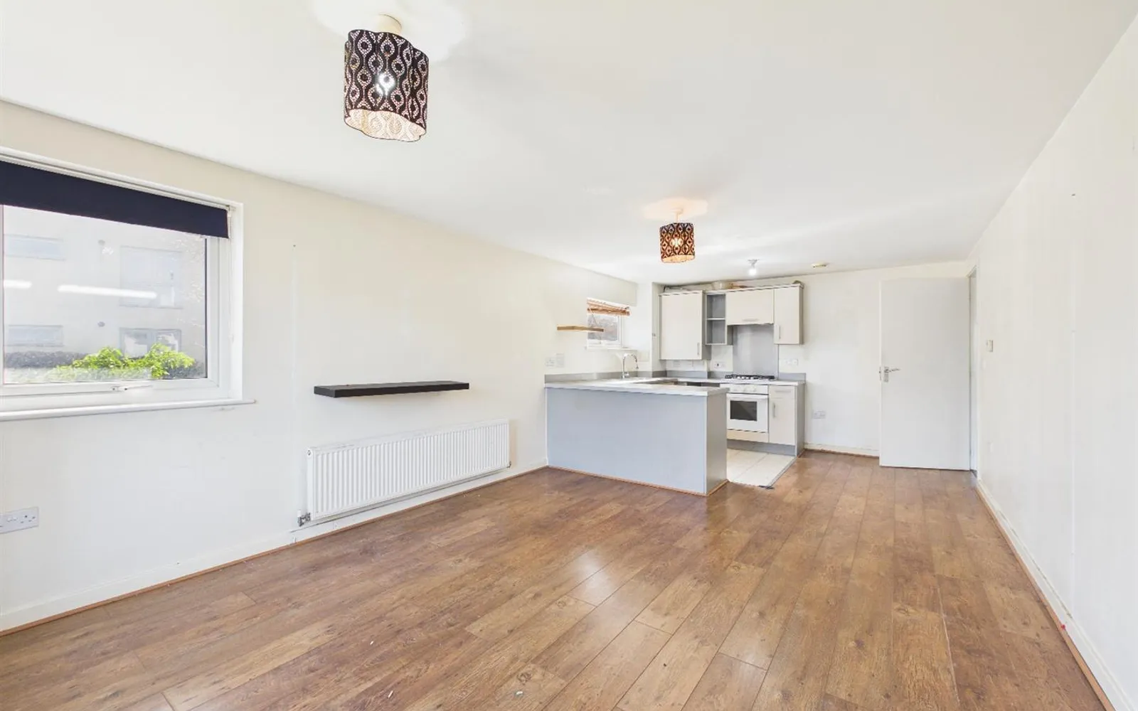 Flat Hopkins Close in Dartford