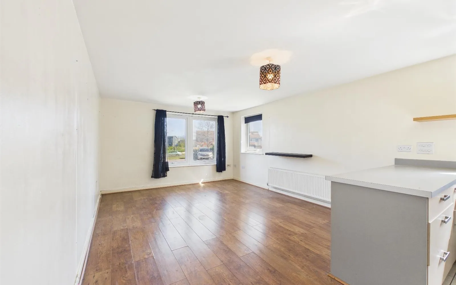Flat Hopkins Close in Dartford
