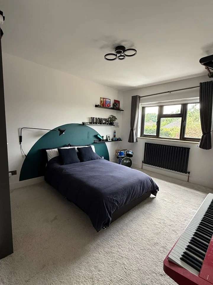 House Bassetts Way in Greater London