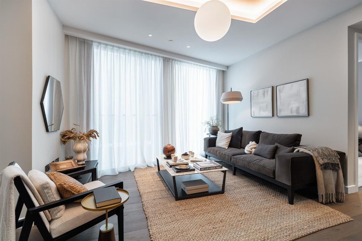 Flat Nine Elms Lane in Greater London