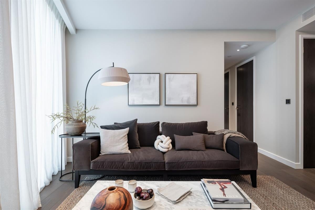 Flat Nine Elms Lane in Greater London
