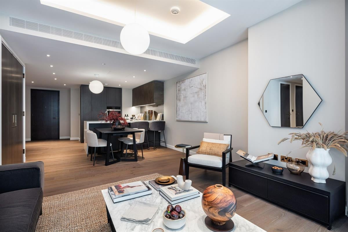 Flat Nine Elms Lane in Greater London