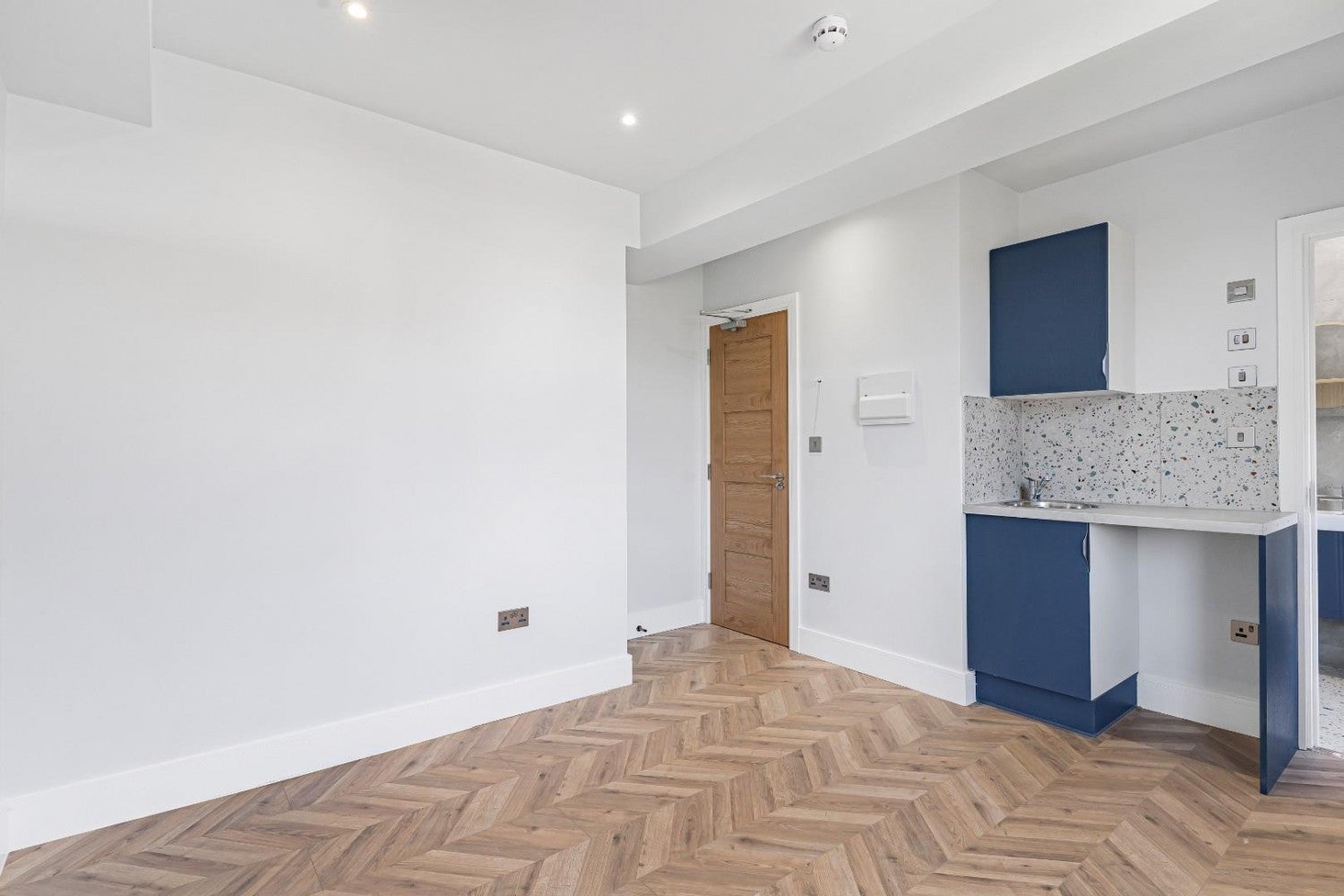 Flat Daneville Road in Greater London
