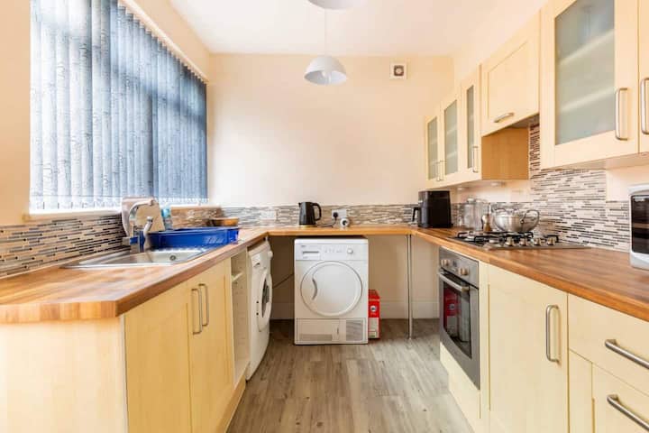Room Bluestone Road in Manchester