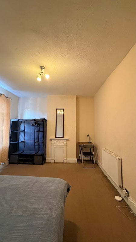 Room Bluestone Road in Manchester