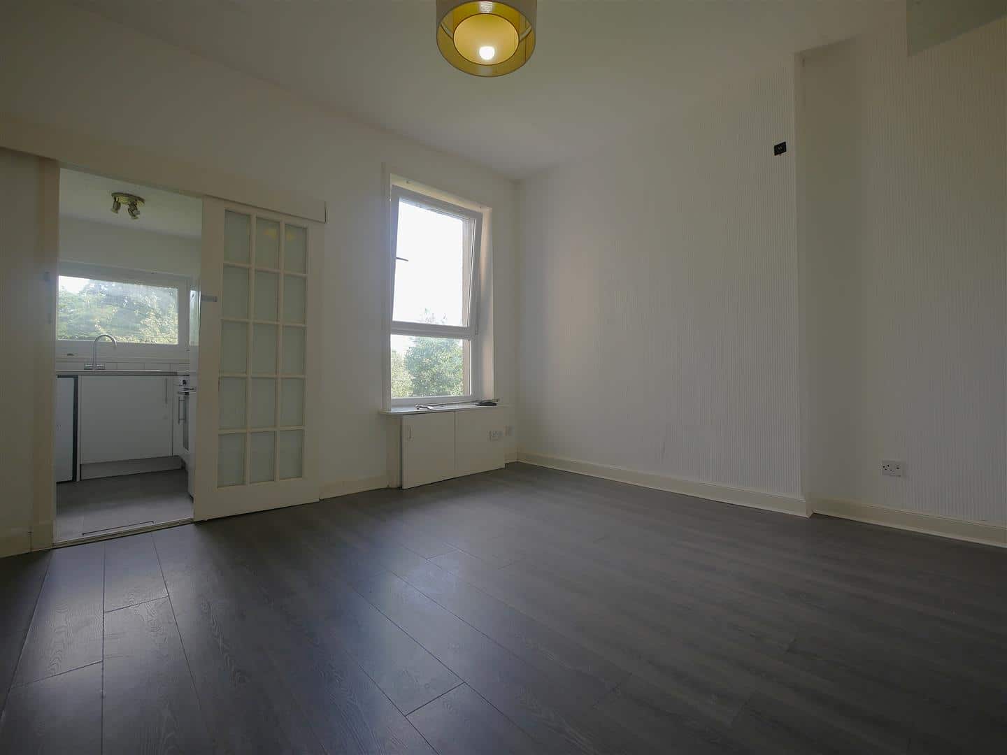 Flat Stewart Road in Falkirk