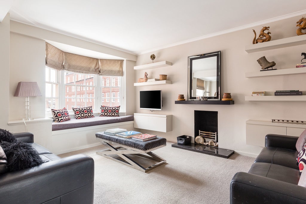 Flat Whitehead's Grove in Greater London